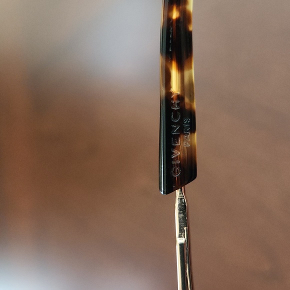 Givency Round Sunglasses - Picture 9 of 11